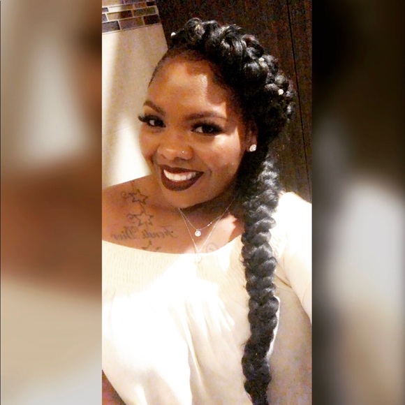 Meet your Posher, Amber - Picture 1 of 3